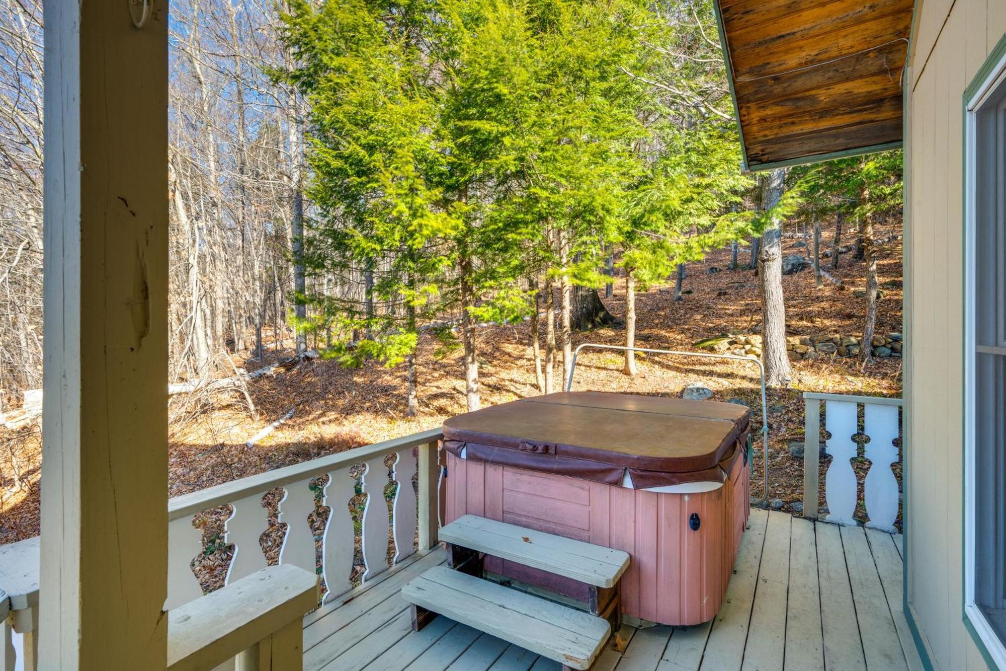 1 Mi To Story Land Mtn-View Home With Hot Tub! Бартлет Екстериор снимка